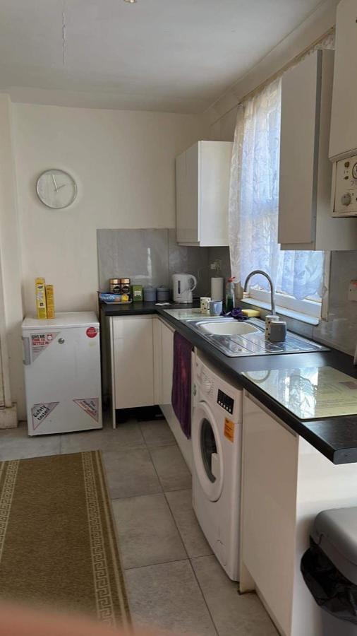 Ferienwohnung Luton Town House Near Airport Exterior foto