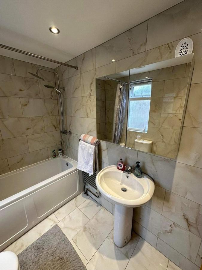 Ferienwohnung Luton Town House Near Airport Exterior foto