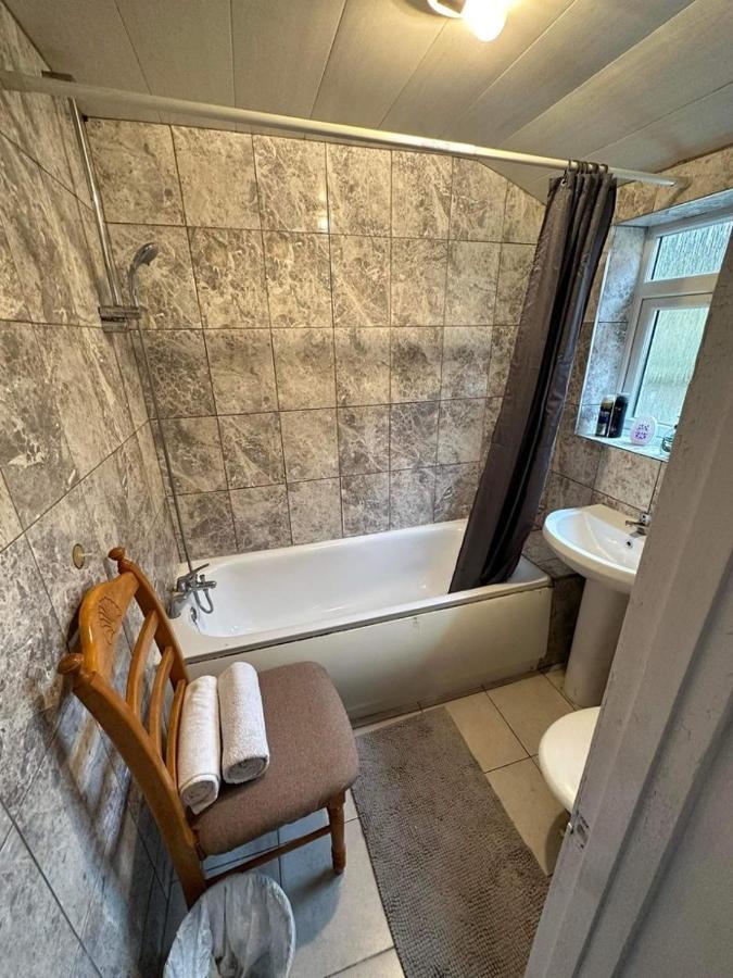 Ferienwohnung Luton Town House Near Airport Exterior foto
