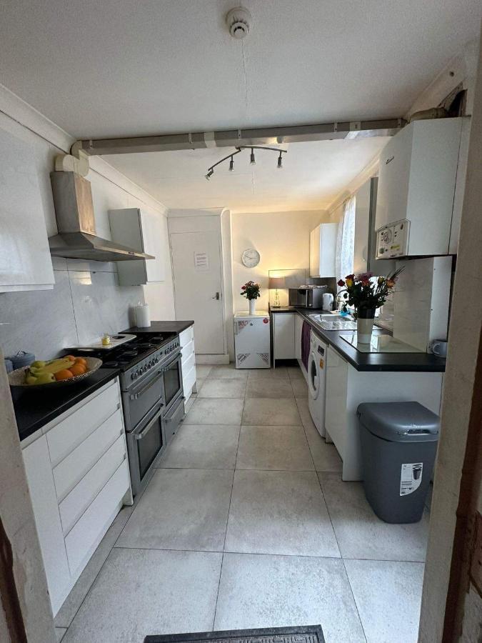 Ferienwohnung Luton Town House Near Airport Exterior foto