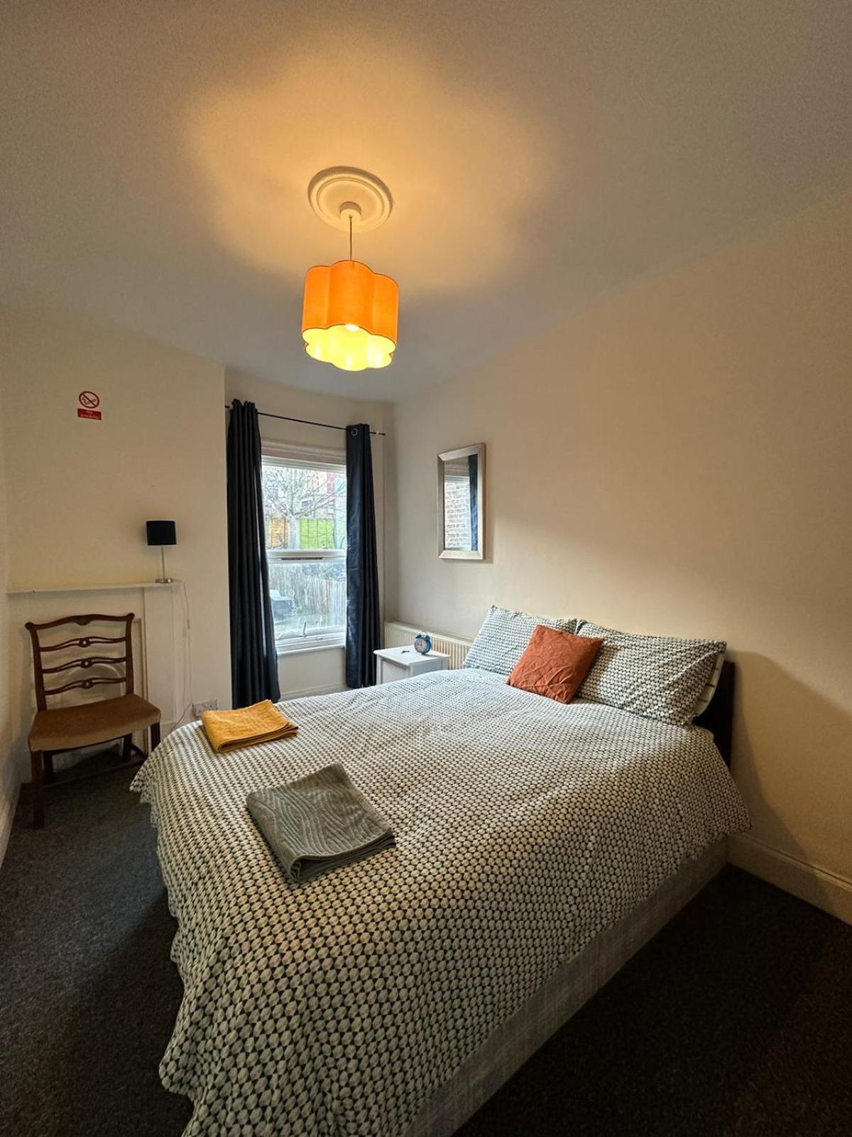 Ferienwohnung Luton Town House Near Airport Exterior foto